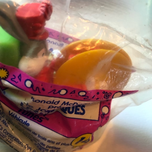 Lot Of 8 Vintage 1990s McDonalds Toys, 5 Are Sealed In Package Daisy Muppet Bugs - Picture 4 of 12